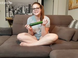 Lea Lovebird Porno Video: Bekomm ich dieses Teil in meinen ars**?