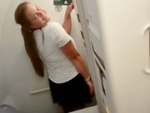 Lea Lovebird Porno Video: Geiler Orgasmus im Flugzeug - Sie wussten was ich getan habe...