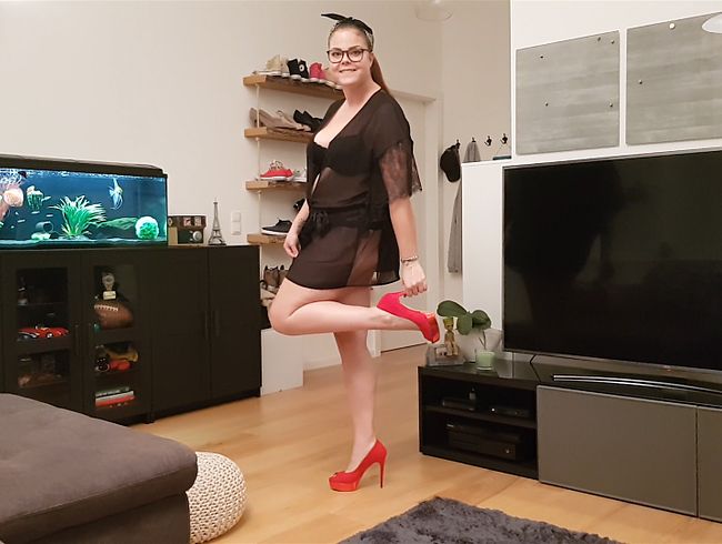 Lea Lovebird Porno Video: In den neuen Heels durchgefi**t!