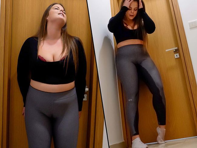 Lea Lovebird Porno Video: OMG - Eingepi**t vor verschlossener Tür