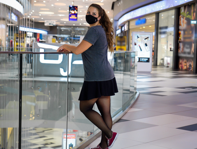 PUBLIC-Im Einkaufszentrum geil gefi**t Porno Video - Lea Lovebird