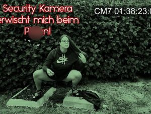 Lea Lovebird Porno Video: Wie Peinlich - Security Kamera erwischt mich beim pi**en!